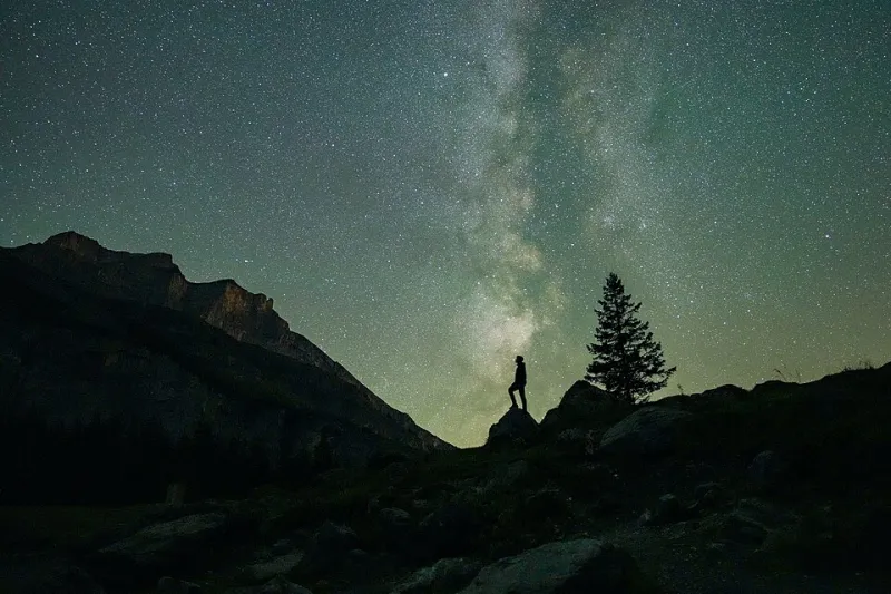 Why Your Wallpaper Feels Like Home: The Emotional Science Behind American Landscape Screens