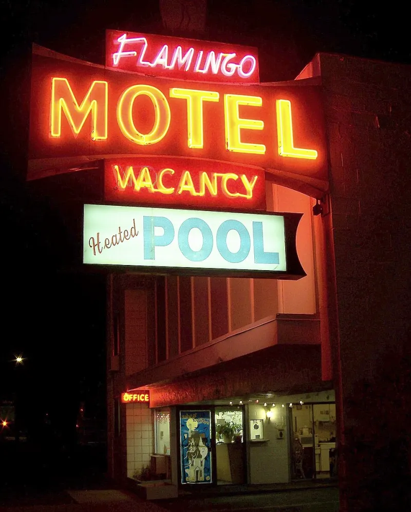 The Last Glow: How Dying Neon Signs Became America's Most Wanted Wallpapers